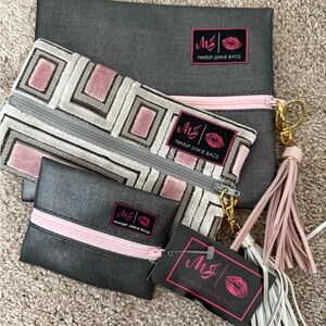 Makeup Junkie Bag Set with Pink and Gray Accents